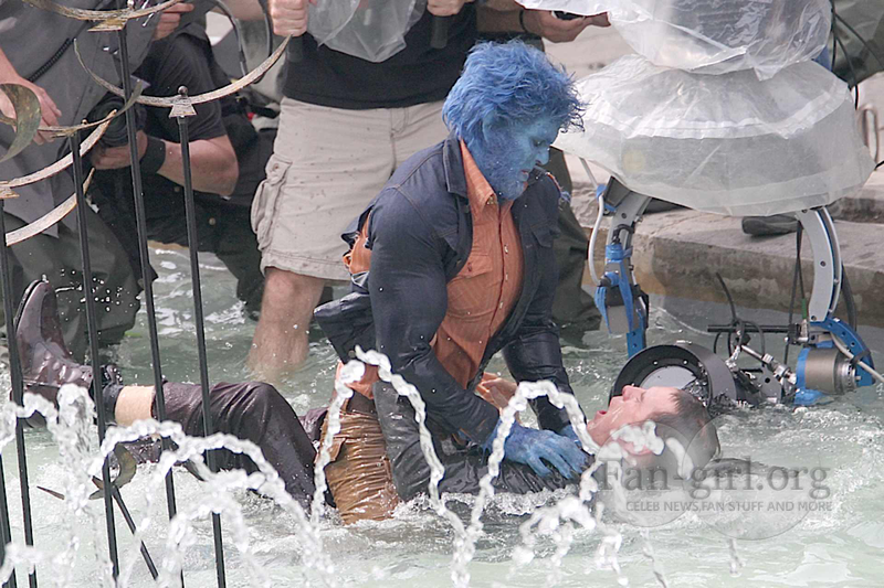 Illustration for article titled Set photos reveal epic fight scenes in X-Men and Captain America 2!
